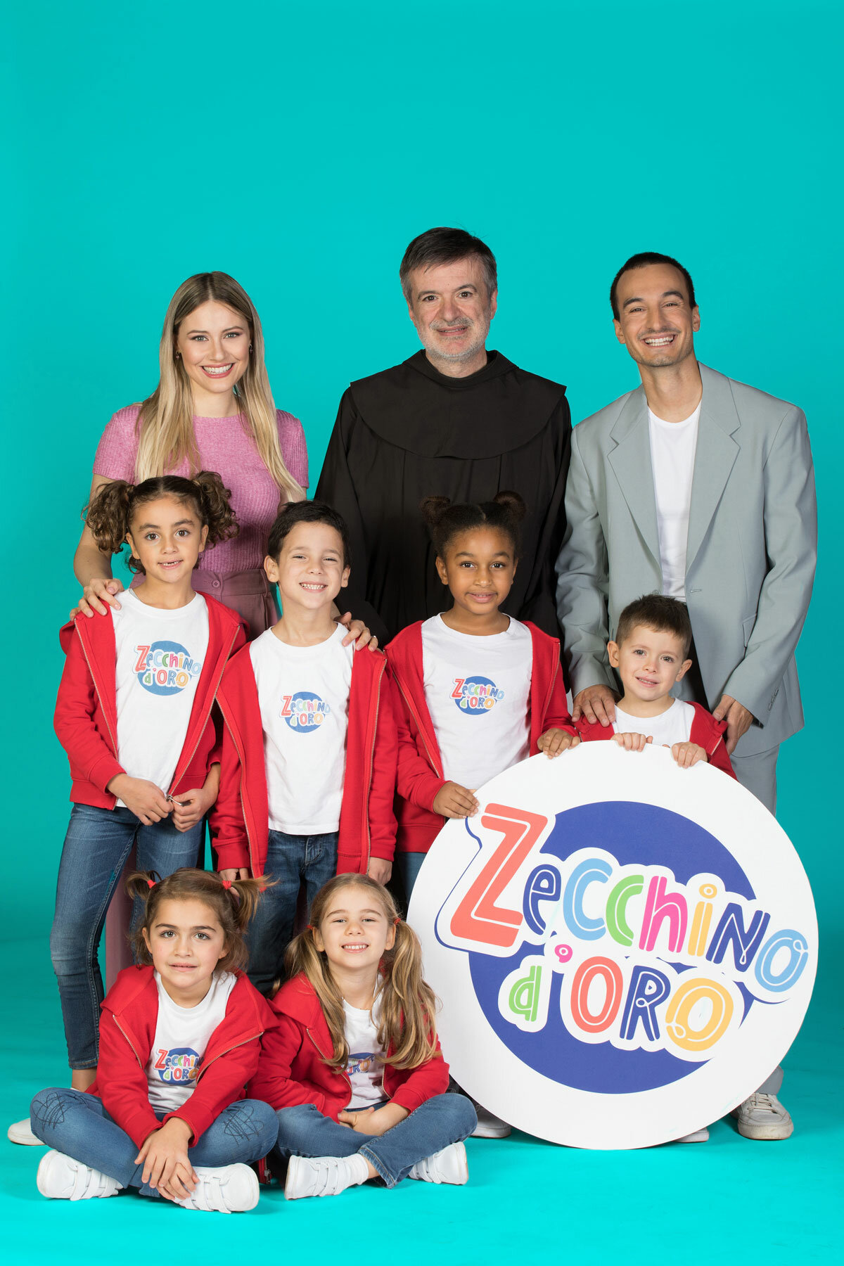 Carolina Benvenga, Fra Giampaolo Cavalli, Andrea Dianetti e alcuni bambini del Piccolo Coro dell'Antoniano -Foto-crediti-Guberti-Rasero